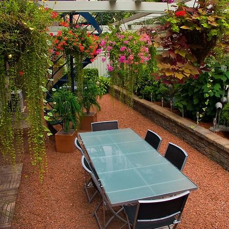 Le Cartier Bed And Breakfast Montreal Bagian luar foto