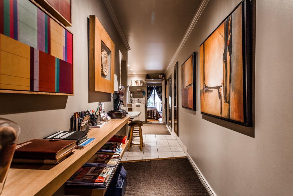 Le Cartier Bed And Breakfast Montreal Bagian luar foto